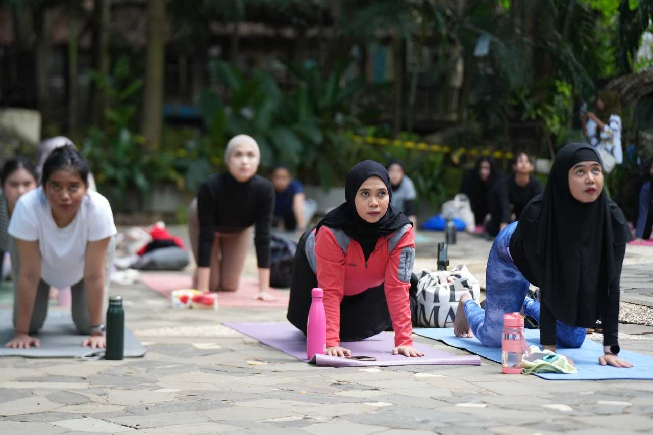 Bugis Waterpark Adventure Gelar Morning Yoga Diikuti Puluhan Pegita Yoga